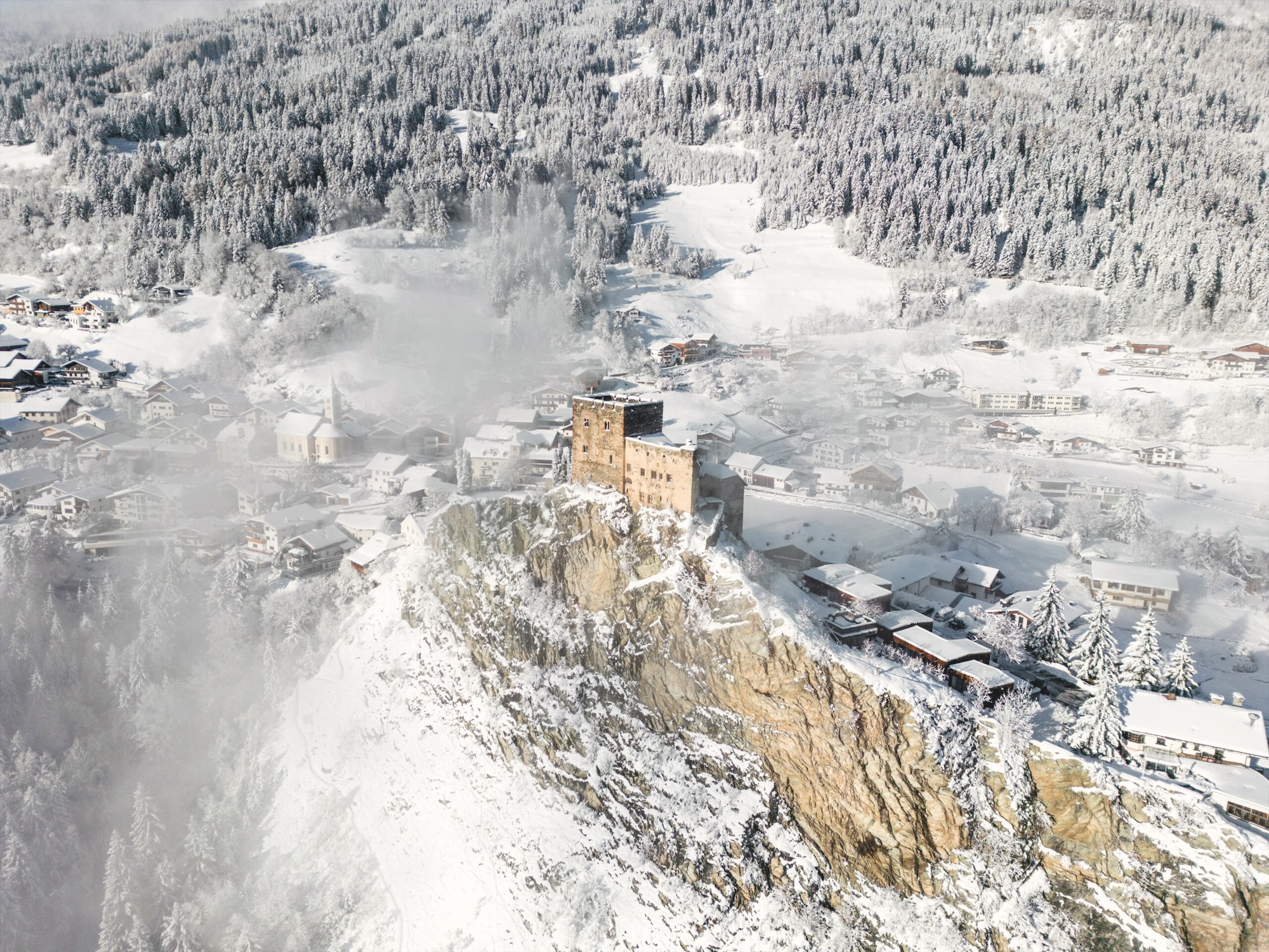 House & Ladis in winter – photo 7